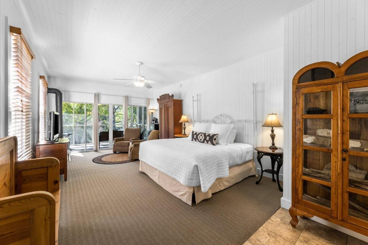 Superior King Suite